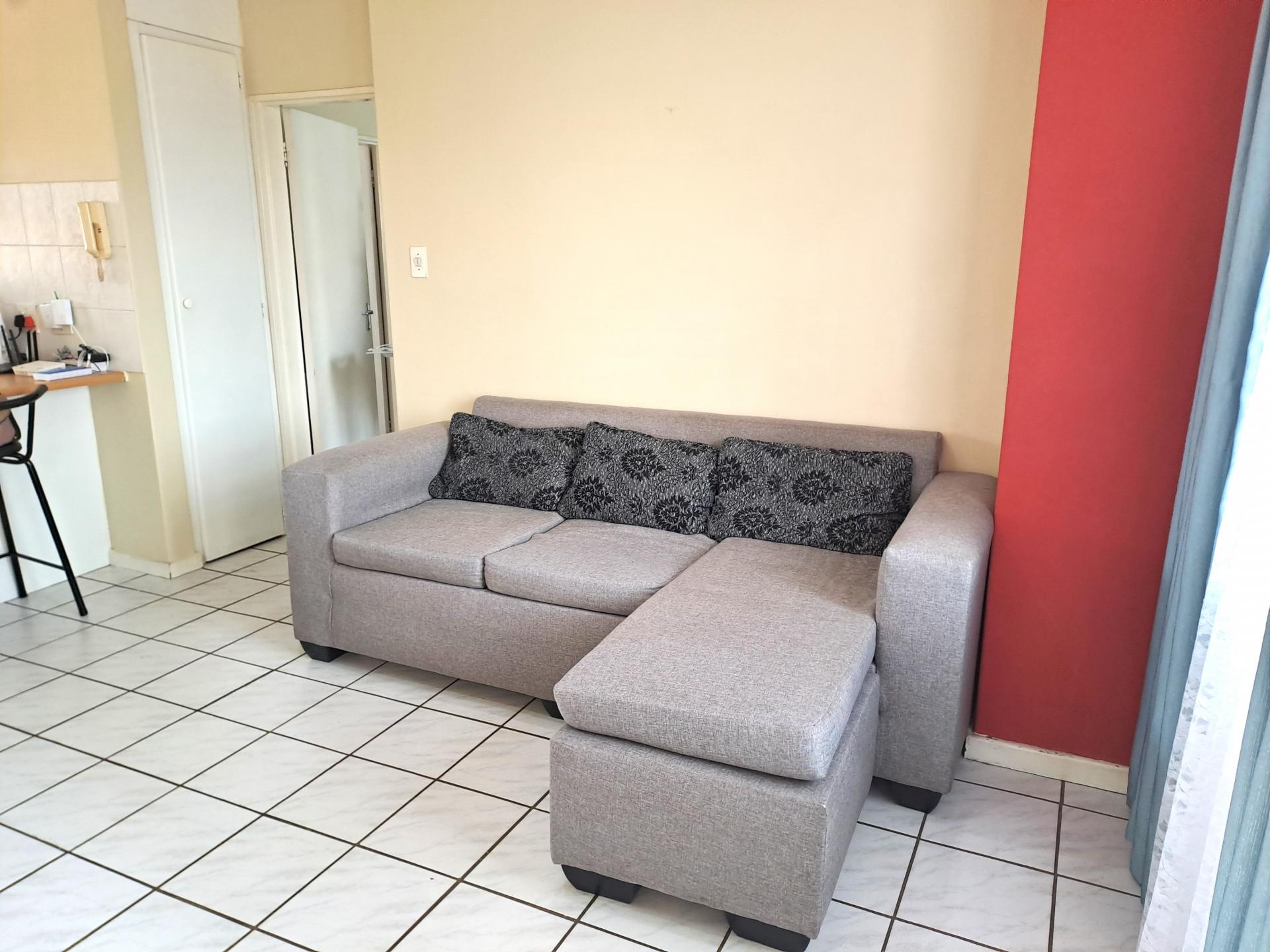  of property in Die Hoewes