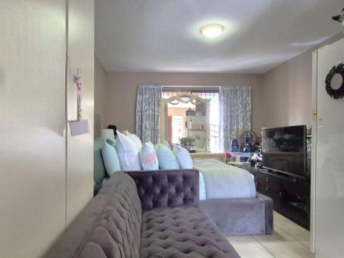 1 Bedroom Apartment for Sale For Sale in Annlin West - MR708447