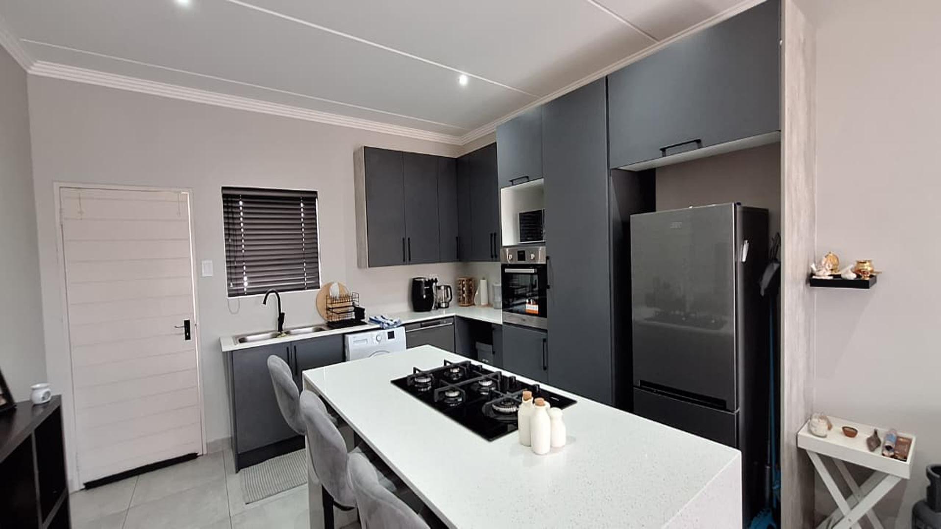 Kitchen - 15 square meters of property in Bryanston