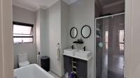 Bathroom 1 - 9 square meters of property in Bryanston
