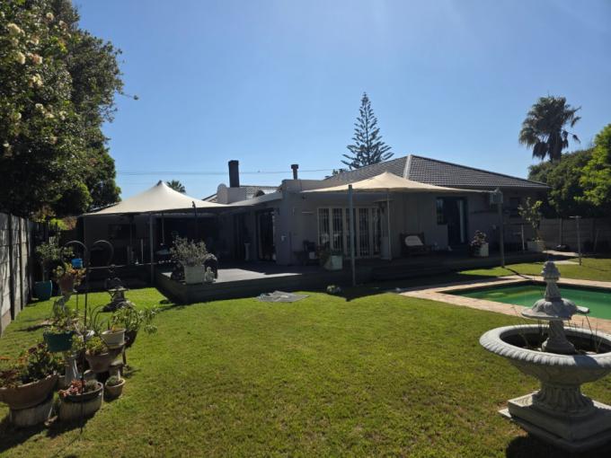 3 Bedroom House for Sale For Sale in Bloubergstrand - MR708470