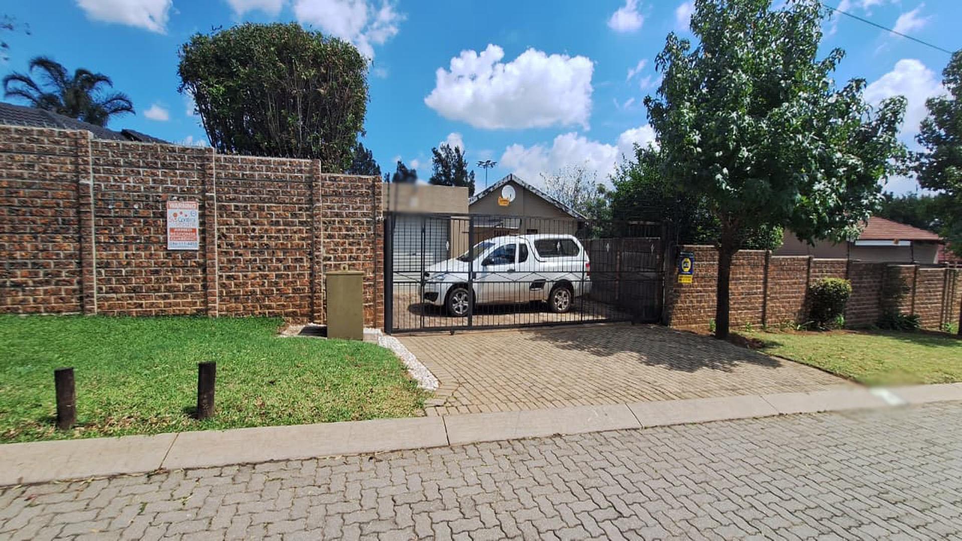 Front View of property in Bloubosrand
