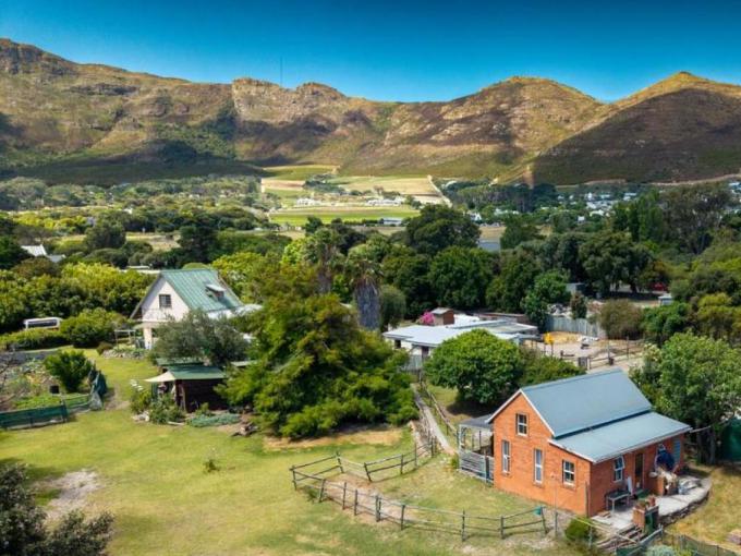 4 Bedroom House for Sale For Sale in Noordhoek - MR708493