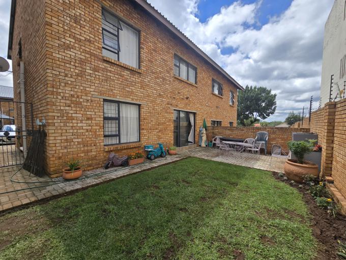 2 Bedroom Sectional Title for Sale For Sale in Albemarle - MR708503