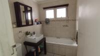 Bathroom 1 - 4 square meters of property in Sherwood