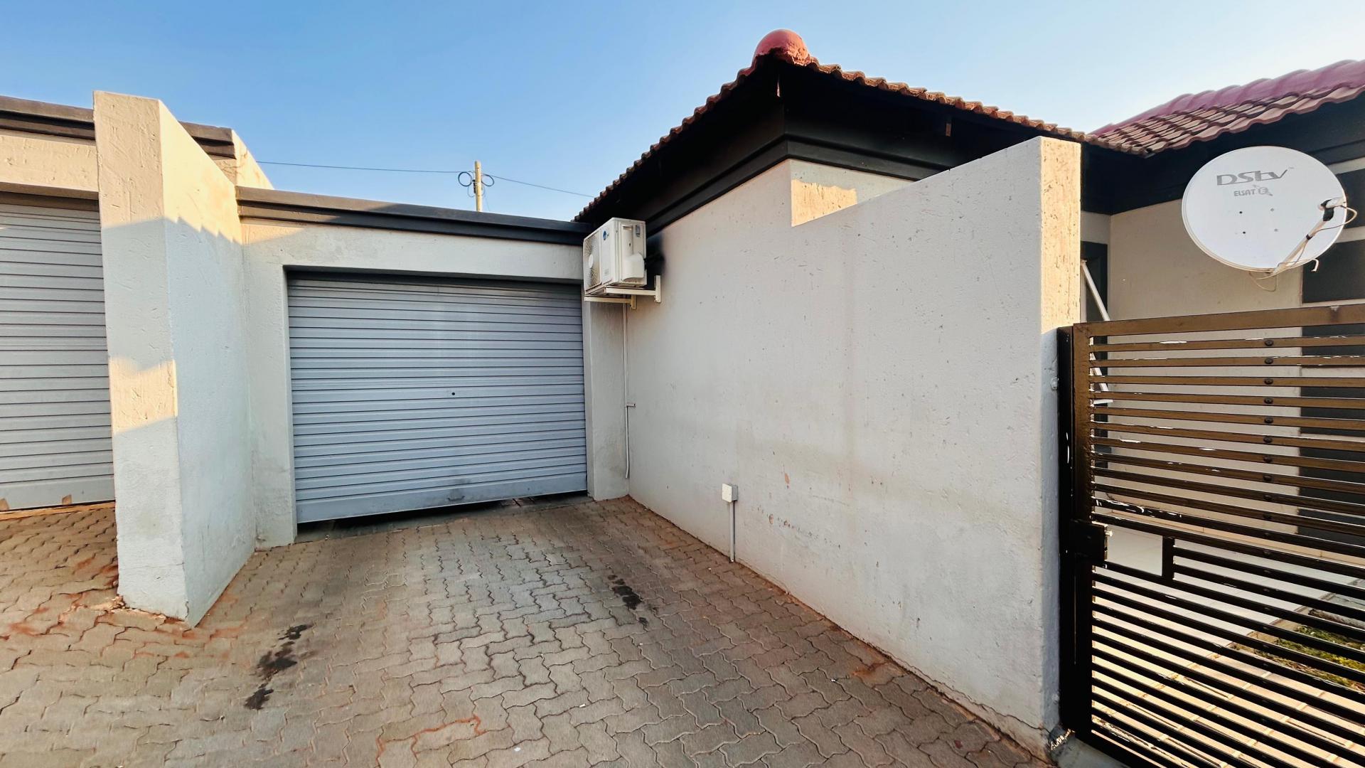 Front View of property in The Orchards