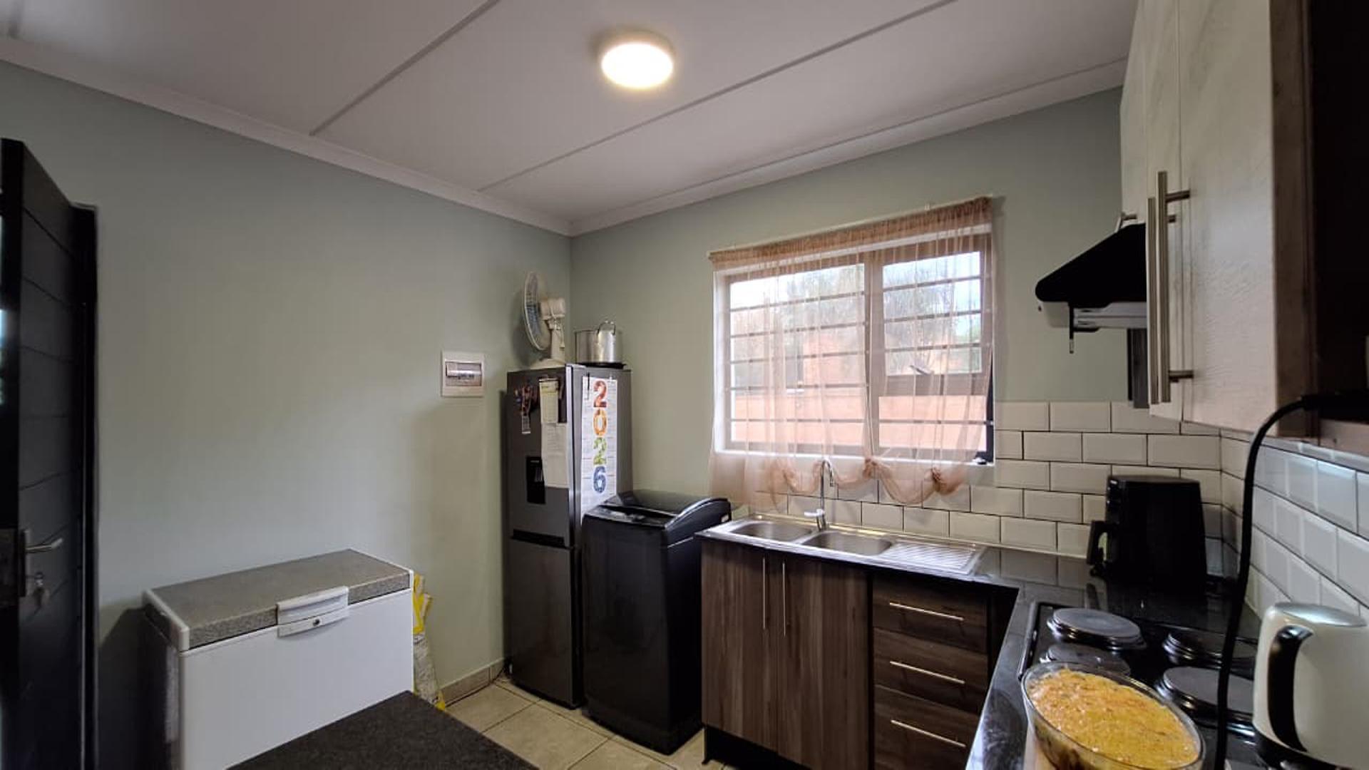 Kitchen - 13 square meters of property in Eveleigh