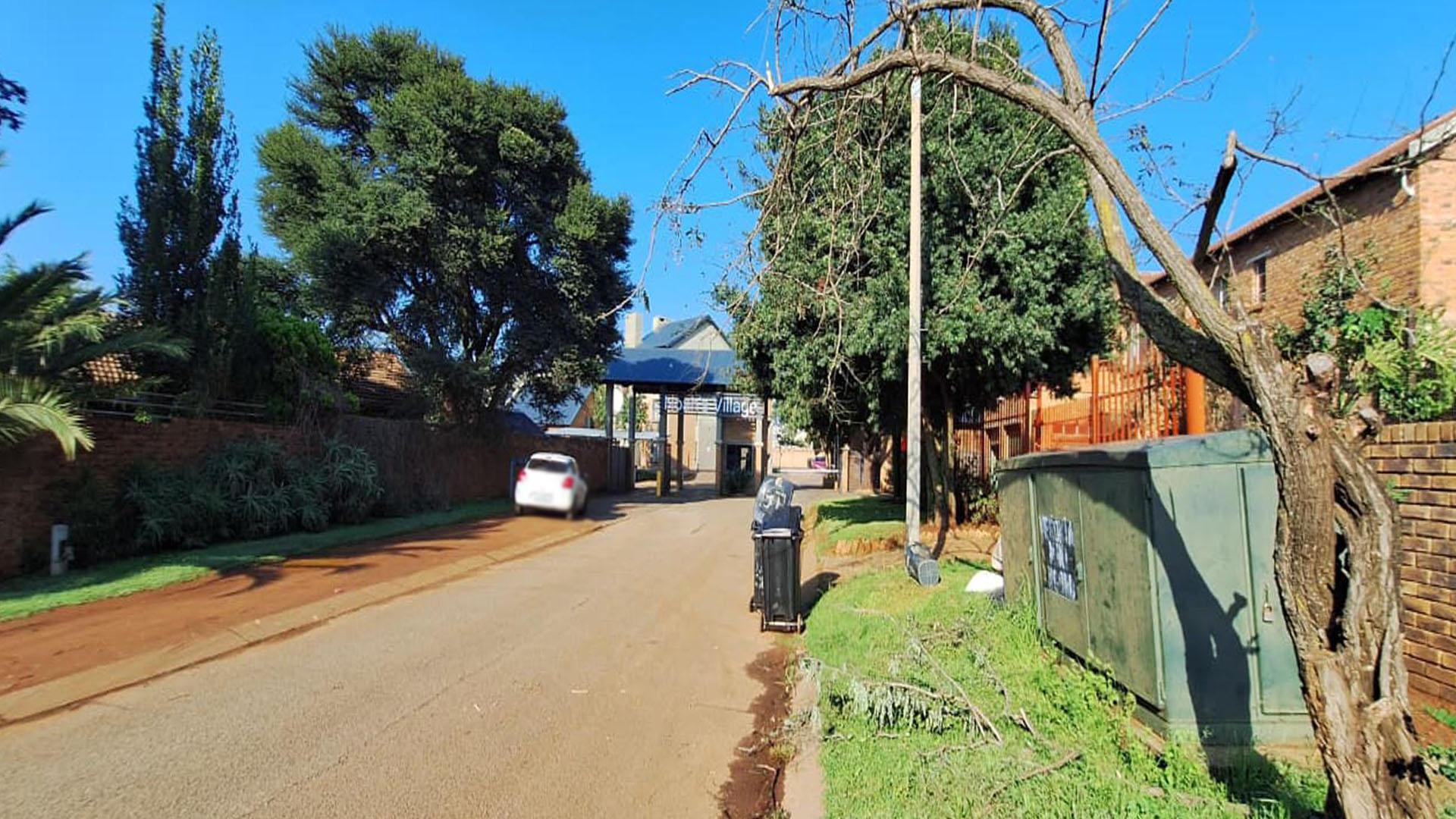 Front View of property in Pomona