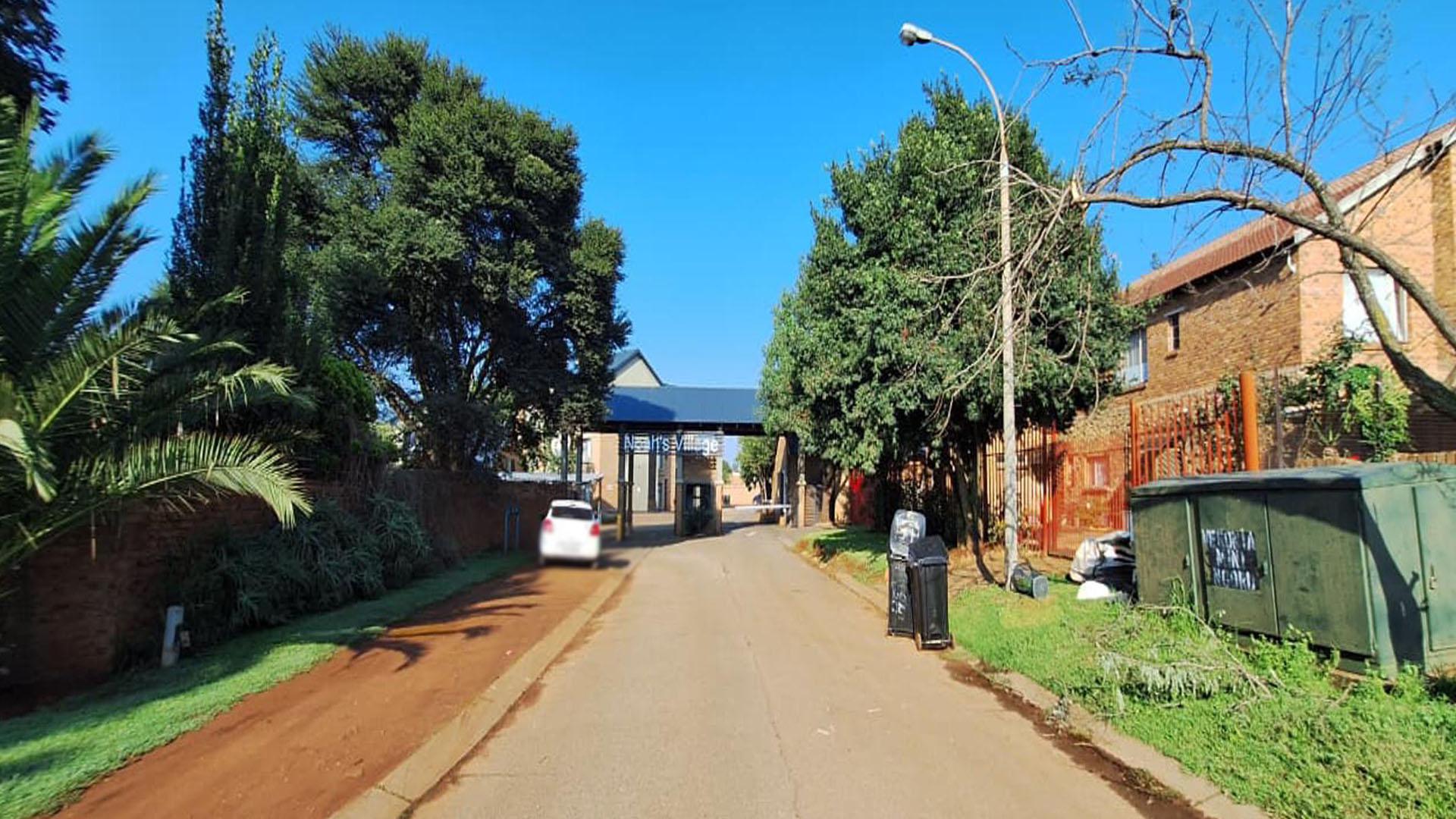 Front View of property in Pomona