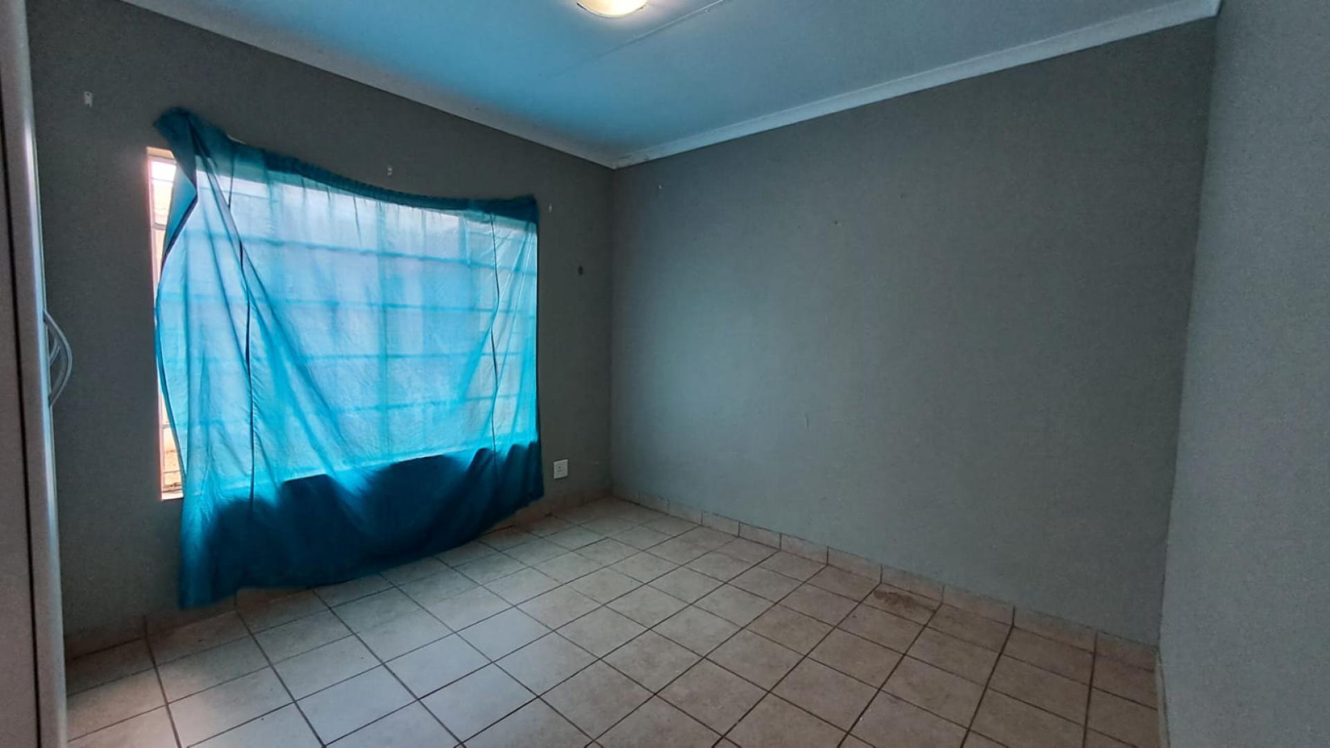 Bed Room 1 of property in Koster