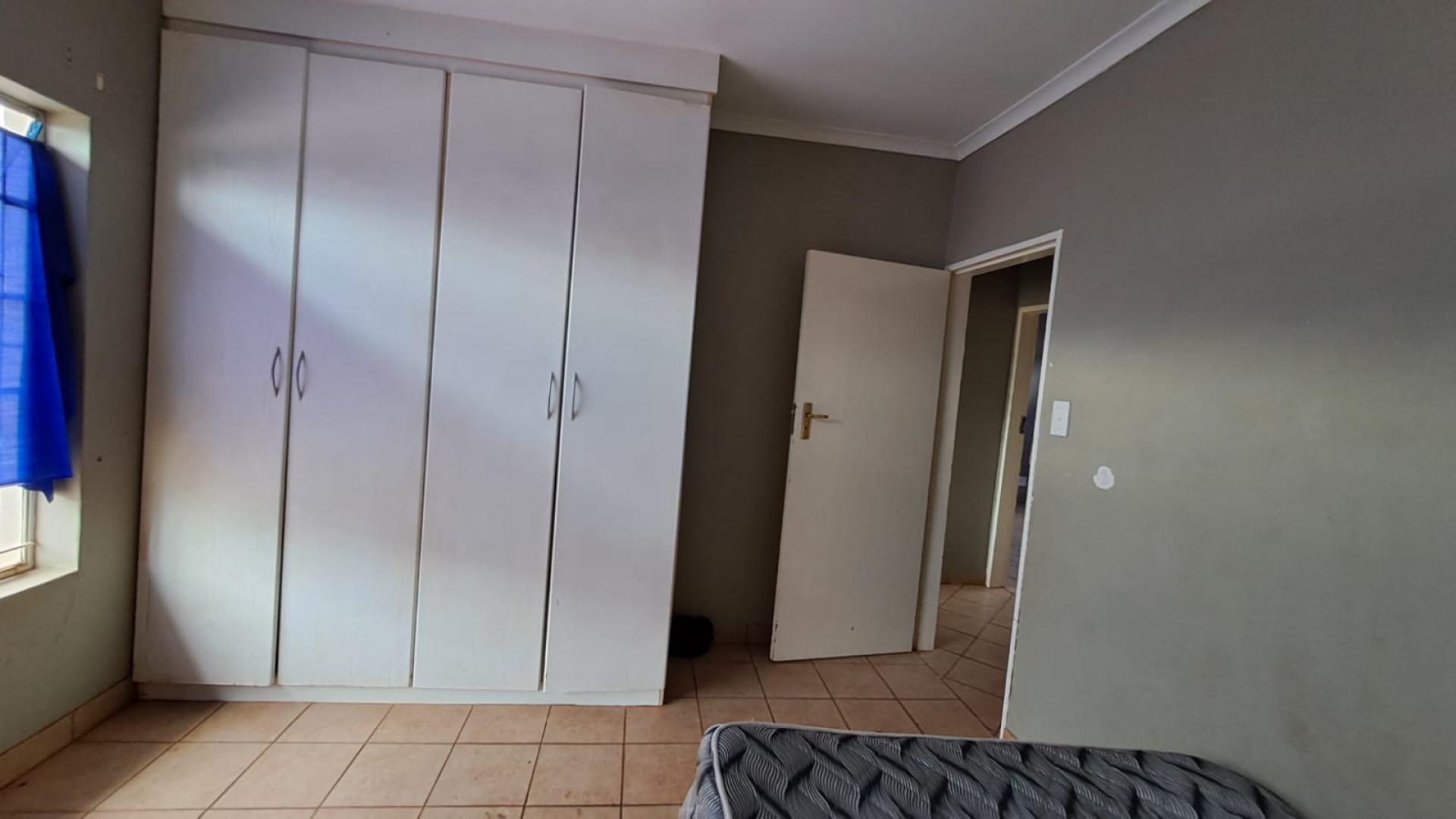 Bed Room 2 of property in Koster