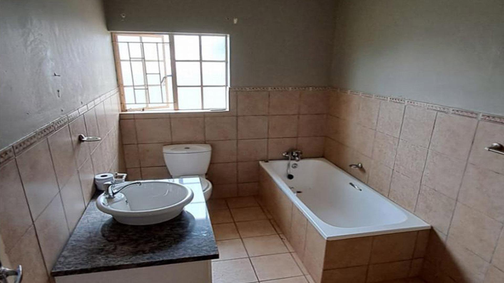 Bathroom 1 of property in Koster