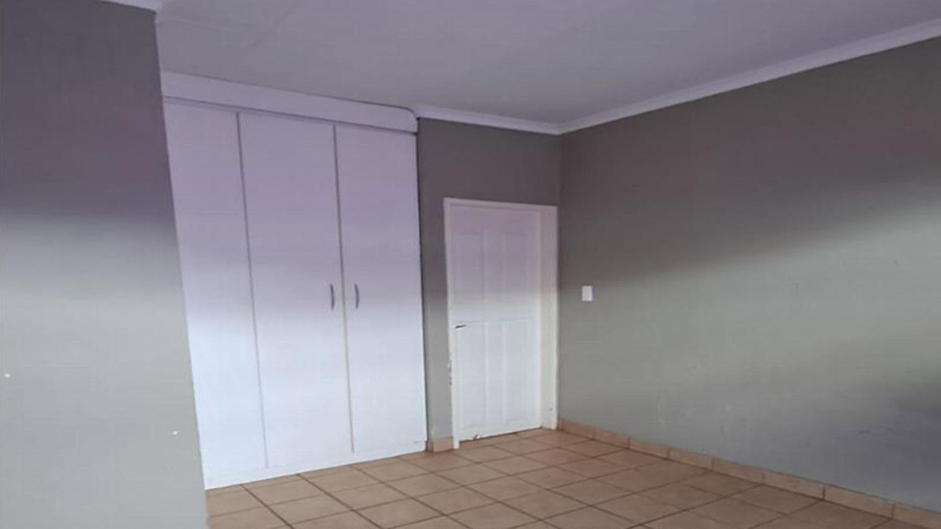 Bed Room 3 of property in Koster