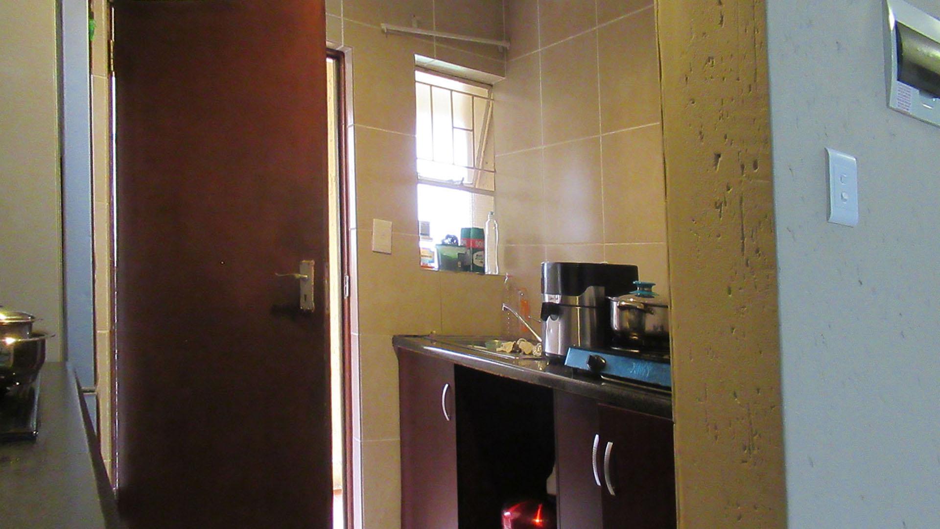 Kitchen - 7 square meters of property in Aeroton