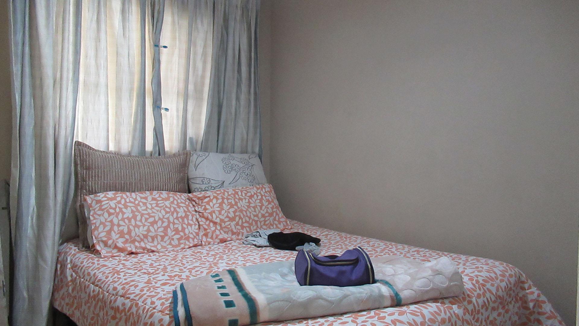 Bed Room 1 - 9 square meters of property in Aeroton