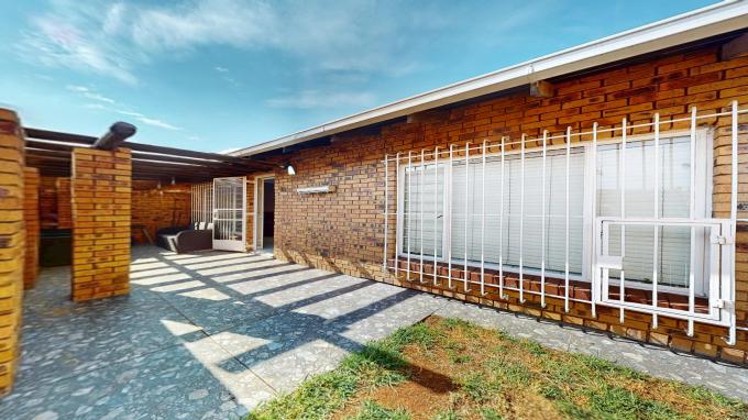 2 Bedroom Sectional Title for Sale For Sale in Witfield - MR708526
