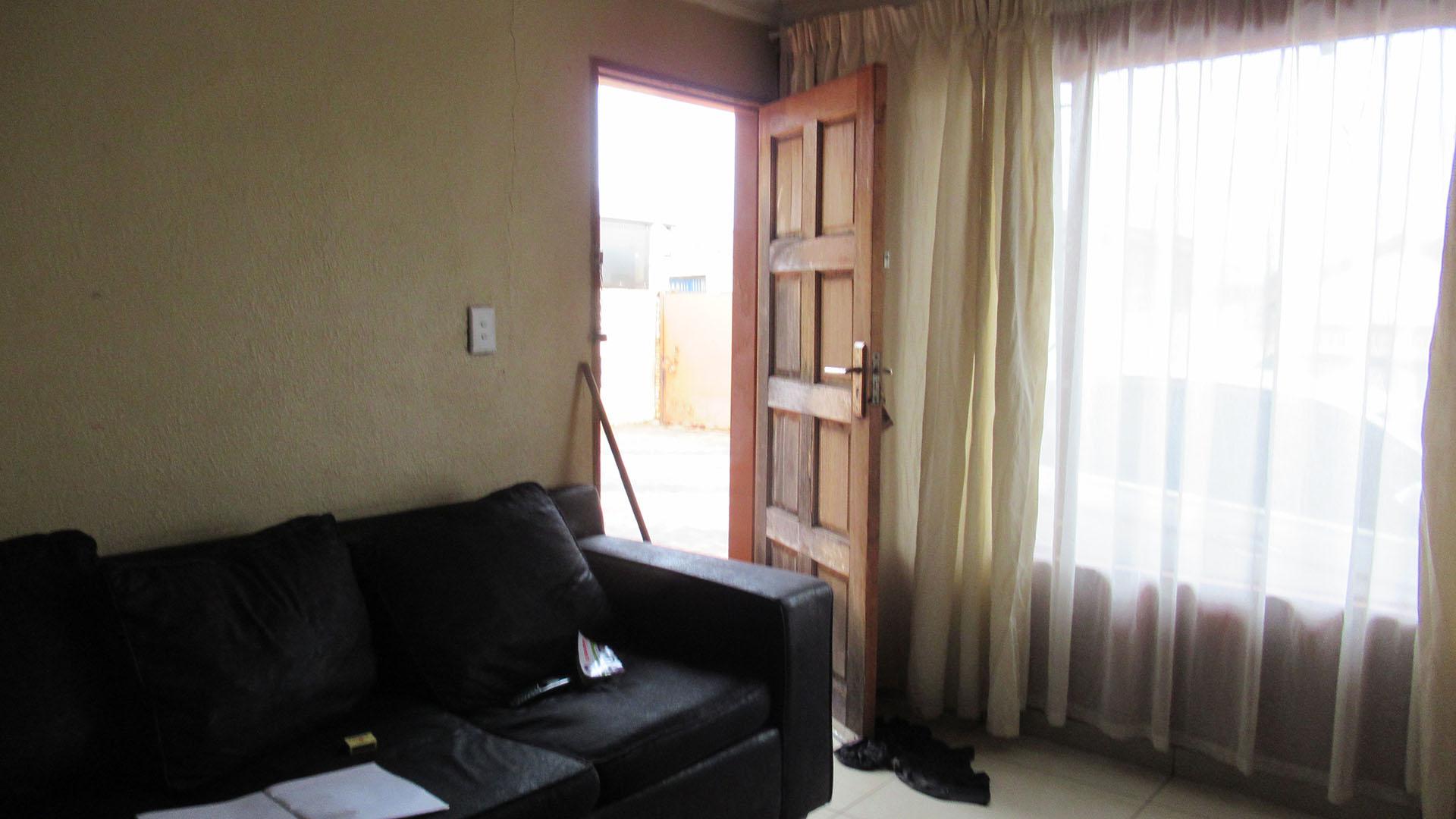 Lounges - 15 square meters of property in Doornkop
