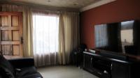Lounges - 15 square meters of property in Doornkop