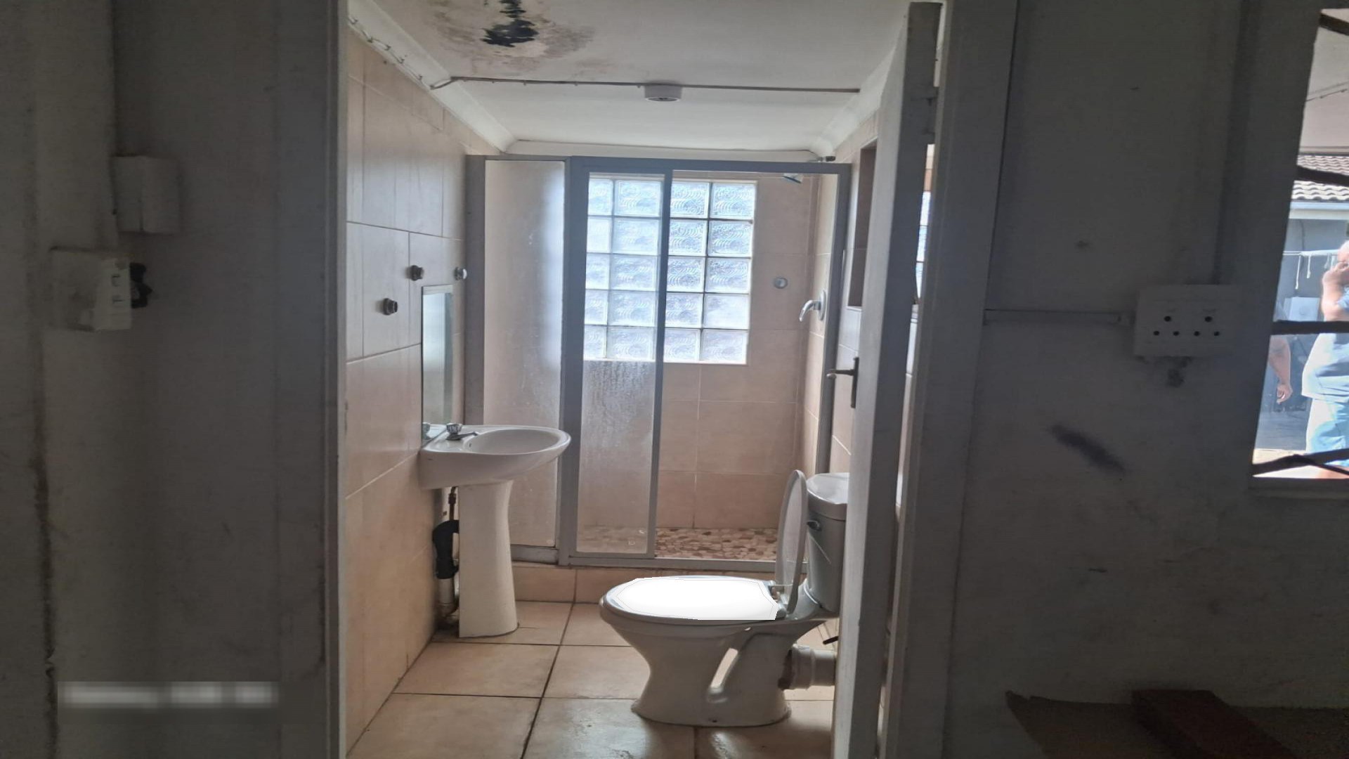 Bathroom 1 of property in Austerville