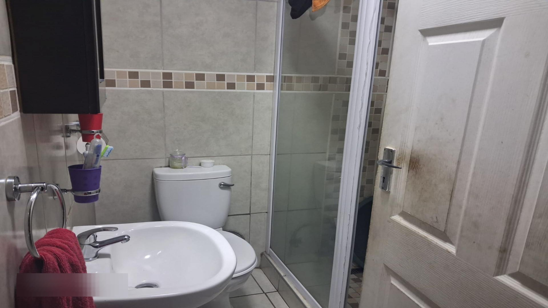 Bathroom 2 of property in Austerville