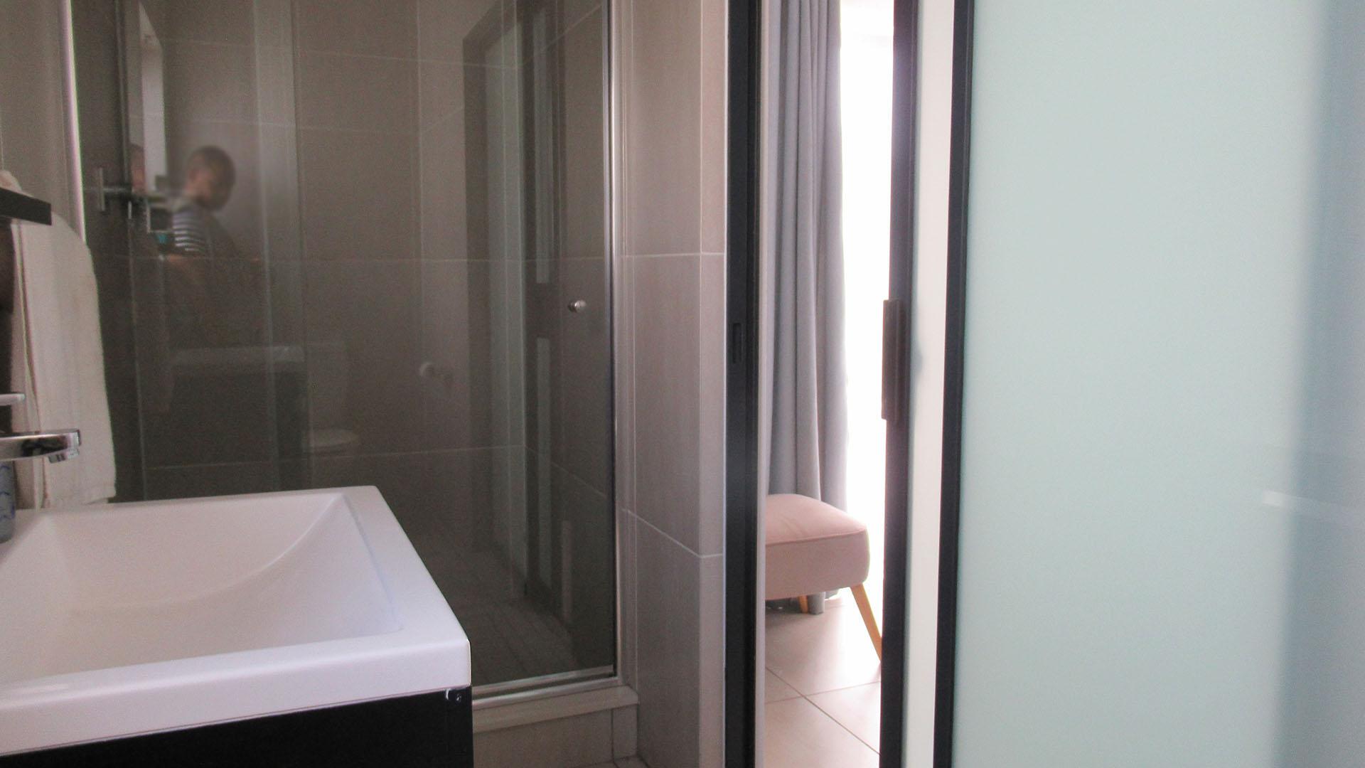 Main Bathroom - 5 square meters of property in Greenstone Hill