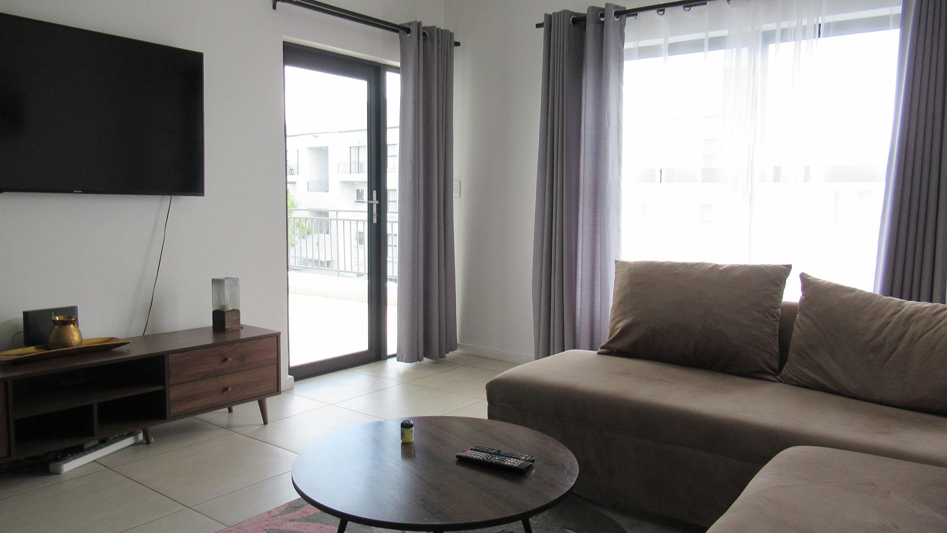 Lounges - 26 square meters of property in Greenstone Hill