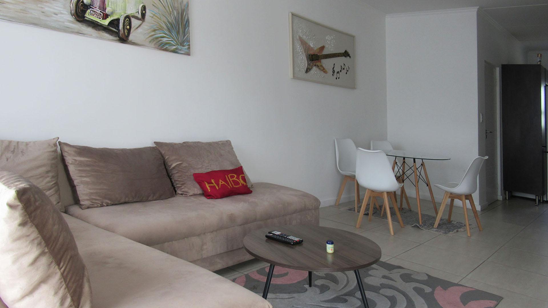 Lounges - 26 square meters of property in Greenstone Hill