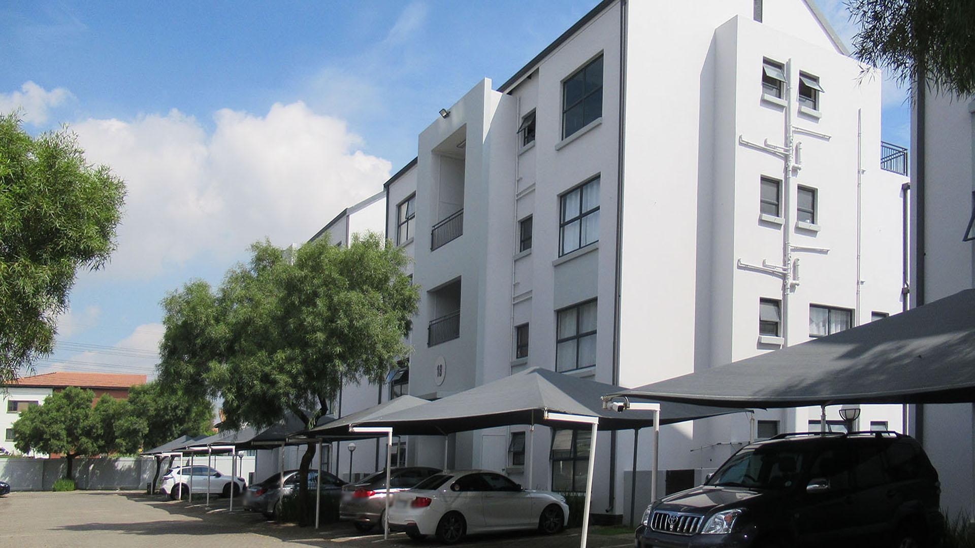 Front View of property in Greenstone Hill