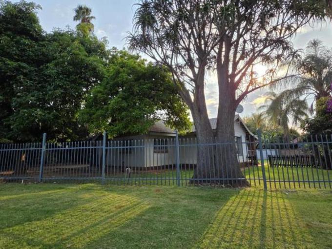 4 Bedroom House for Sale For Sale in Magalieskruin - MR708563
