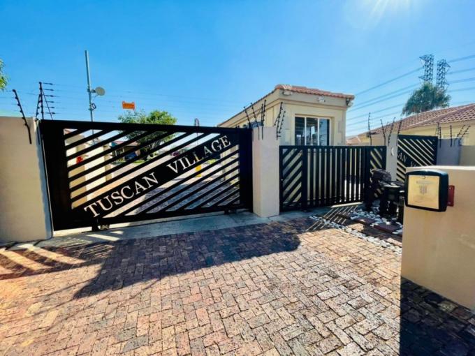 3 Bedroom Simplex for Sale For Sale in Elandspark - MR708574