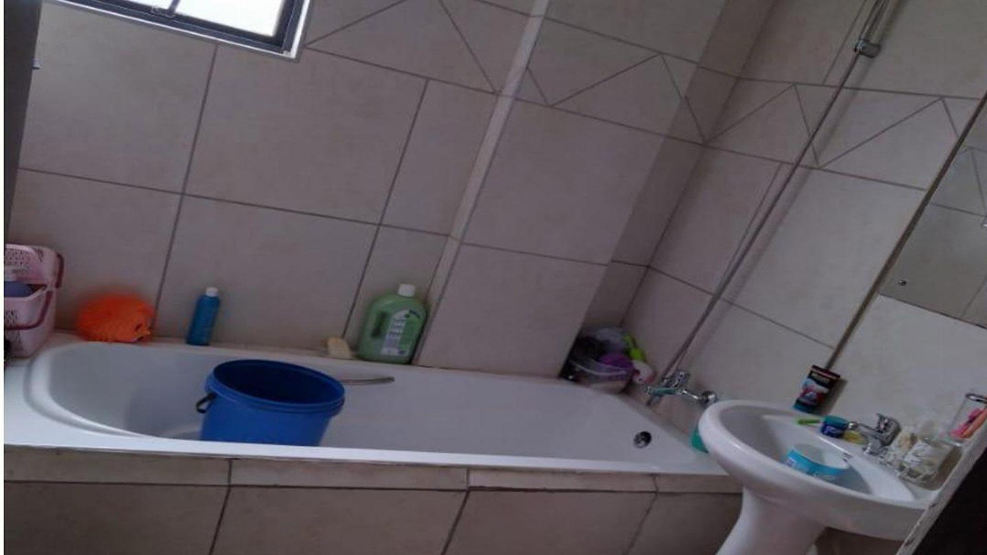 Bathroom 1 of property in Tongaat