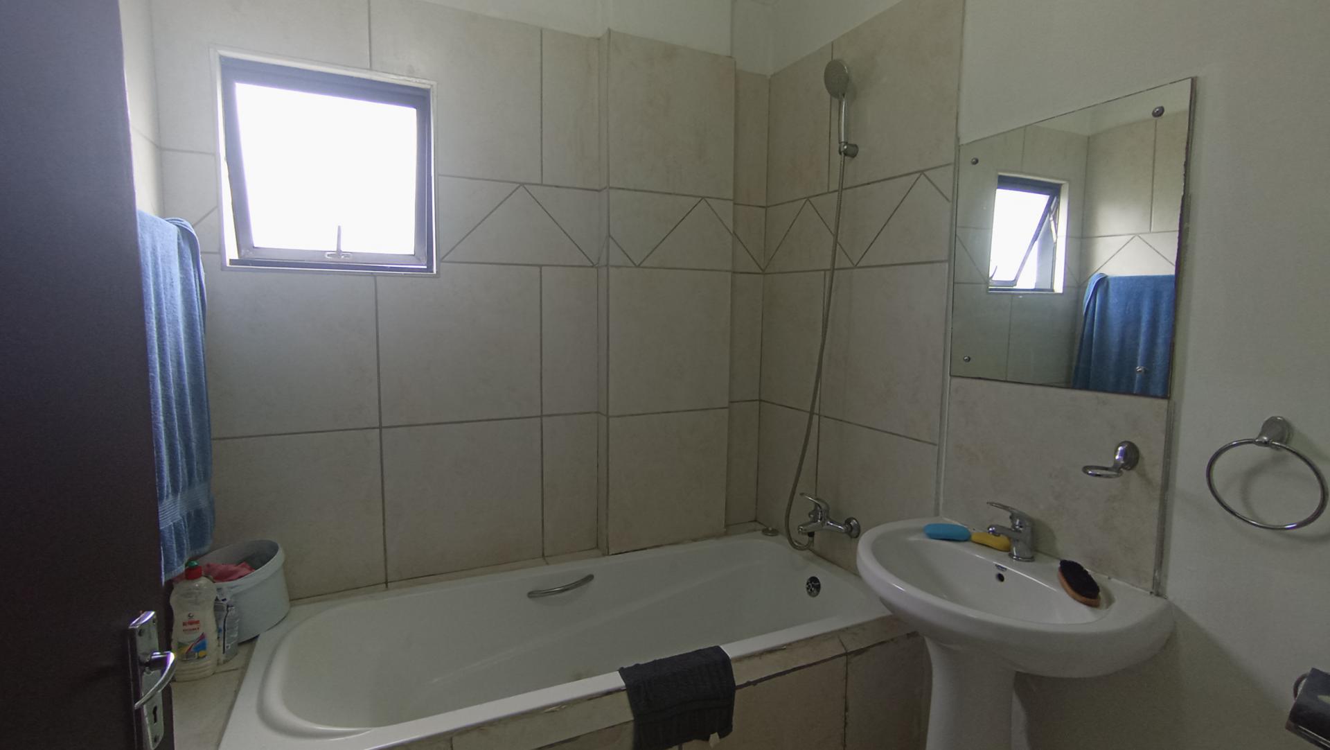 Bathroom 1 - 5 square meters of property in Tongaat