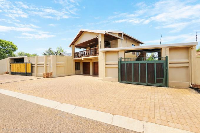 4 Bedroom House for Sale For Sale in Doornpoort - MR708625