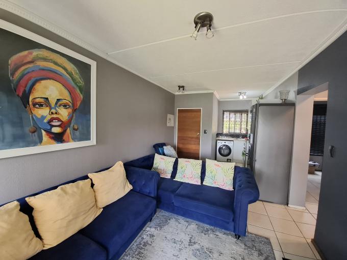 2 Bedroom Apartment for Sale For Sale in Honeydew Manor - MR708630