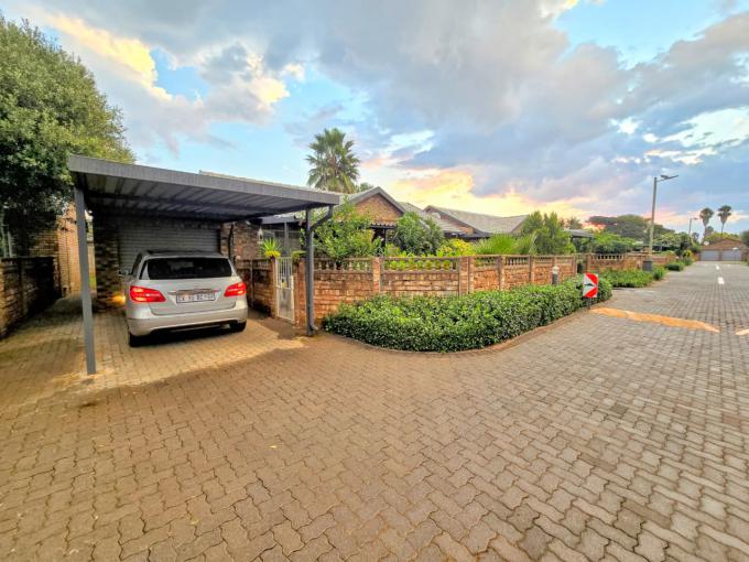 2 Bedroom Sectional Title for Sale For Sale in Doornpoort - MR708632