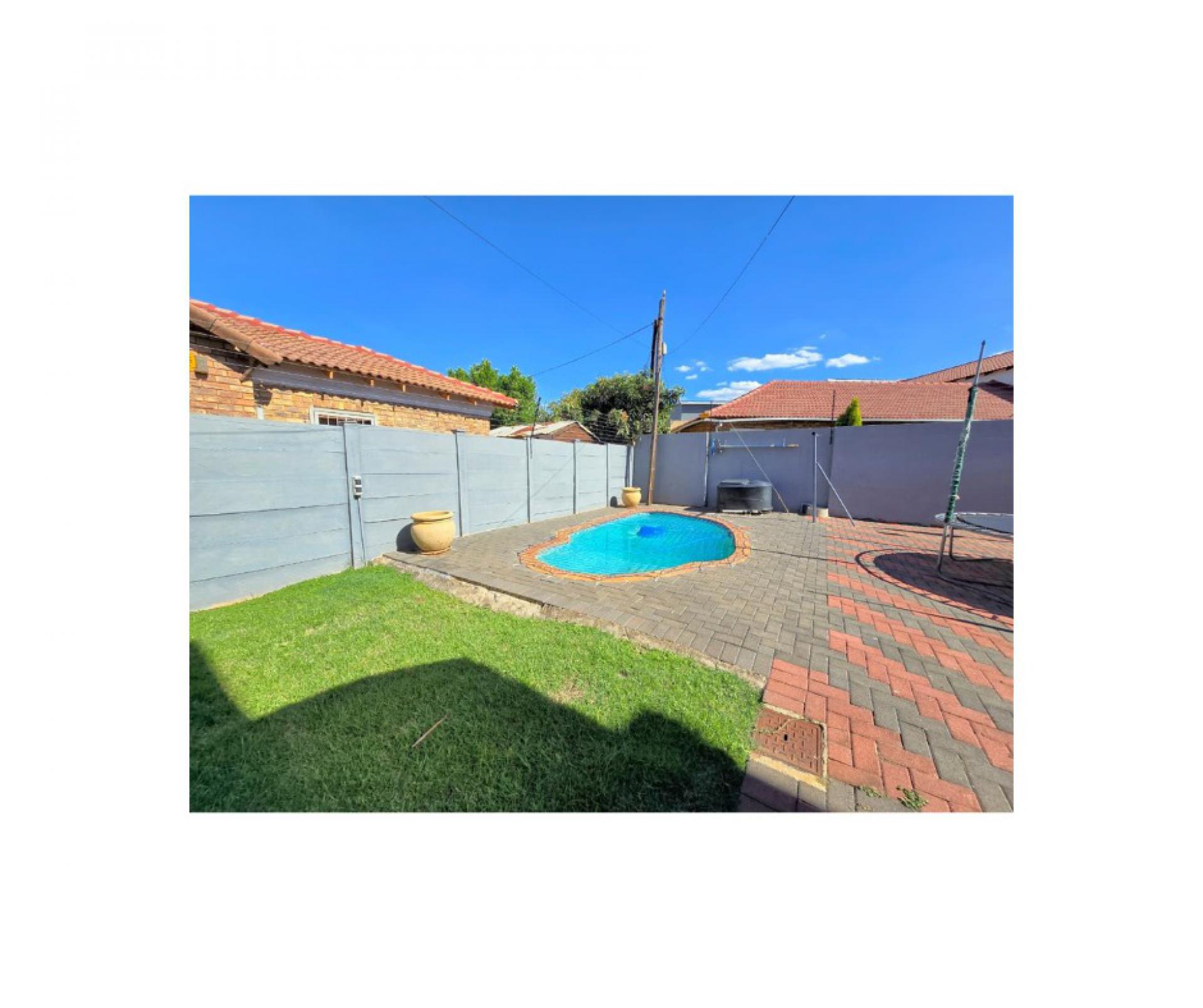  of property in Doornpoort