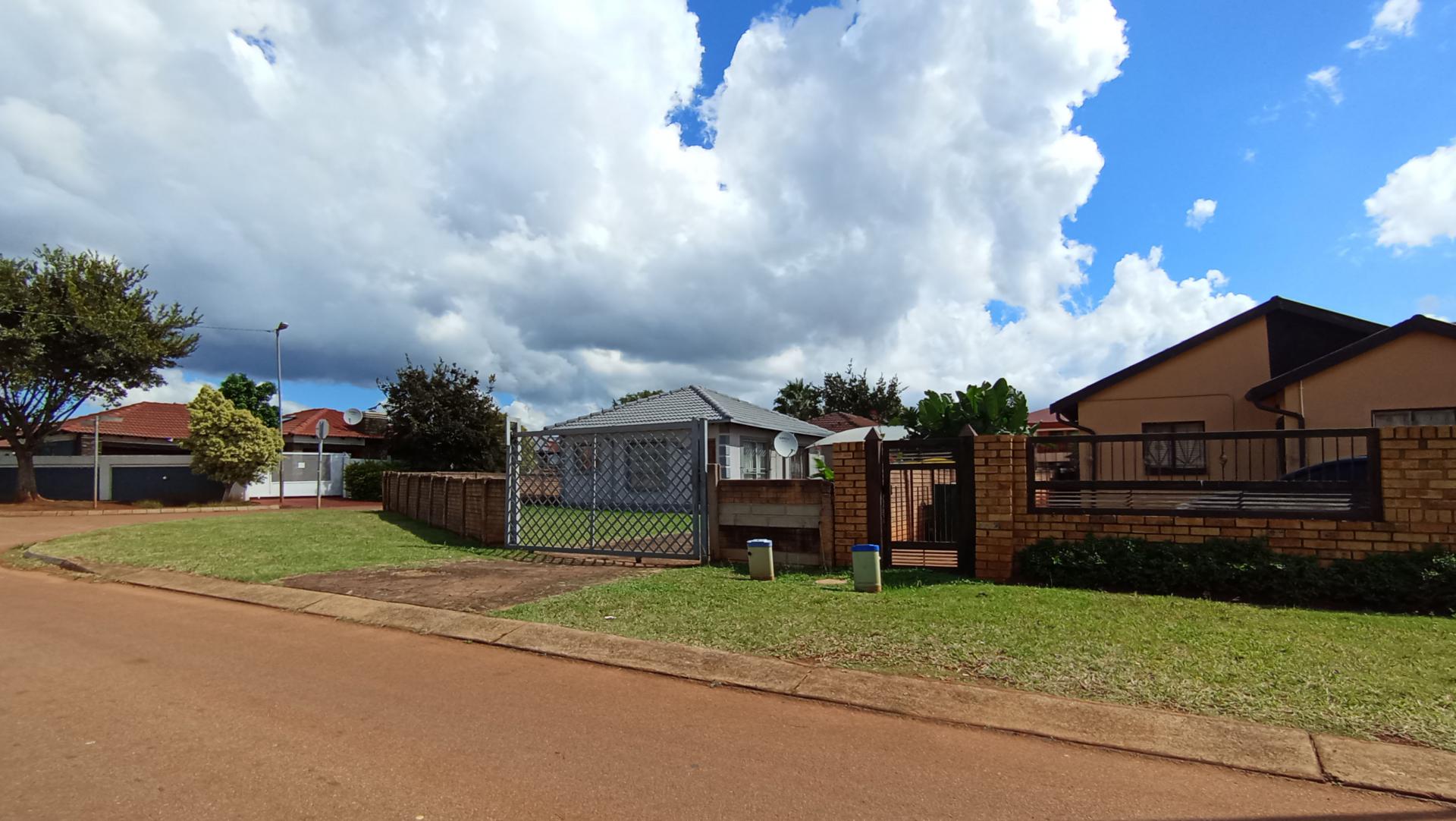 Front View of property in The Orchards