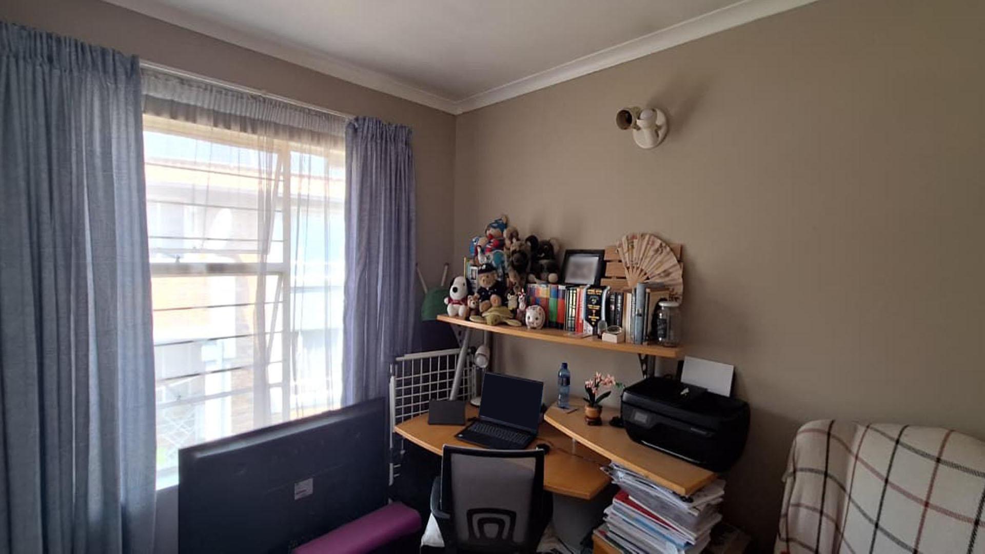 Bed Room 2 - 8 square meters of property in Glen Marais