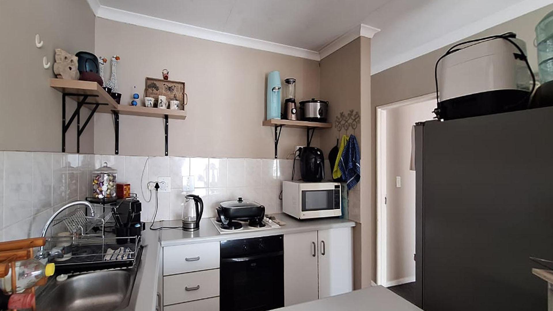Kitchen - 6 square meters of property in Glen Marais