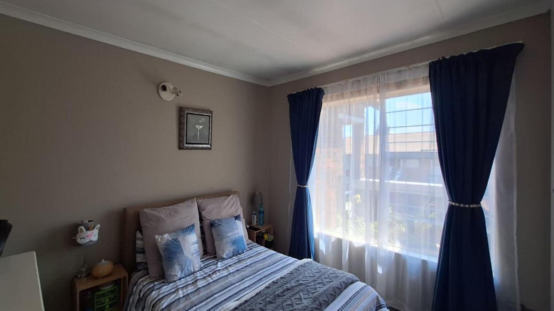 Bed Room 1 - 13 square meters of property in Glen Marais