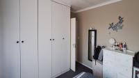 Bed Room 1 - 13 square meters of property in Glen Marais