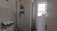 Bathroom 1 - 3 square meters of property in Glen Marais