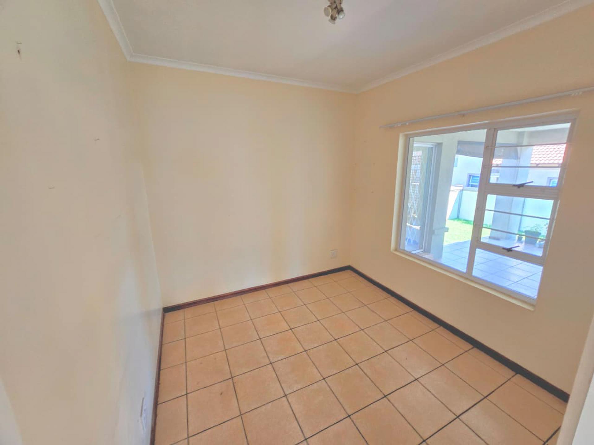  of property in Magalieskruin