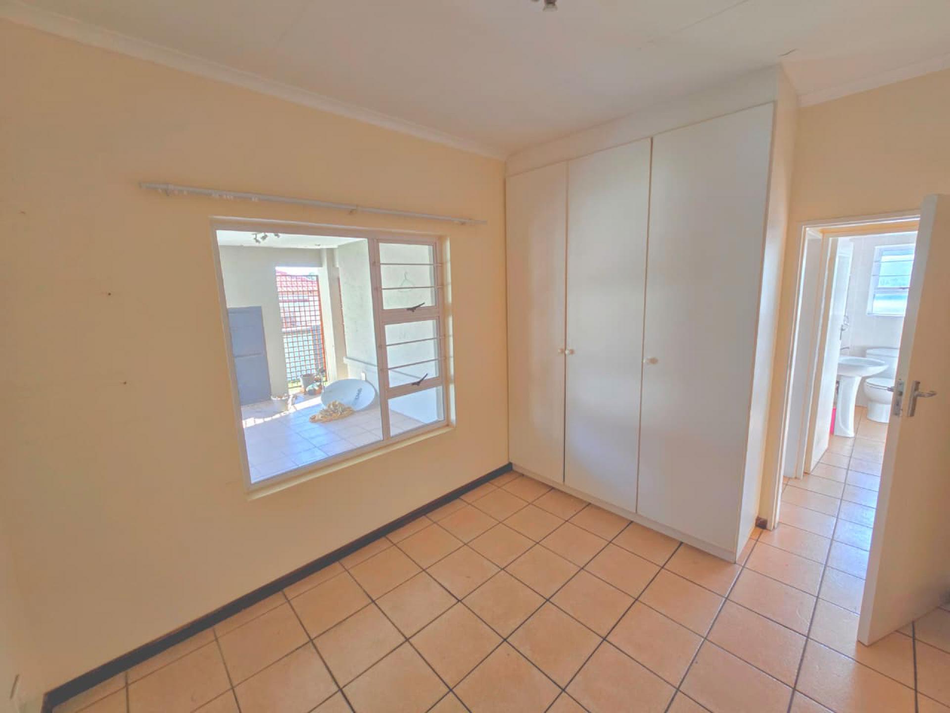  of property in Magalieskruin