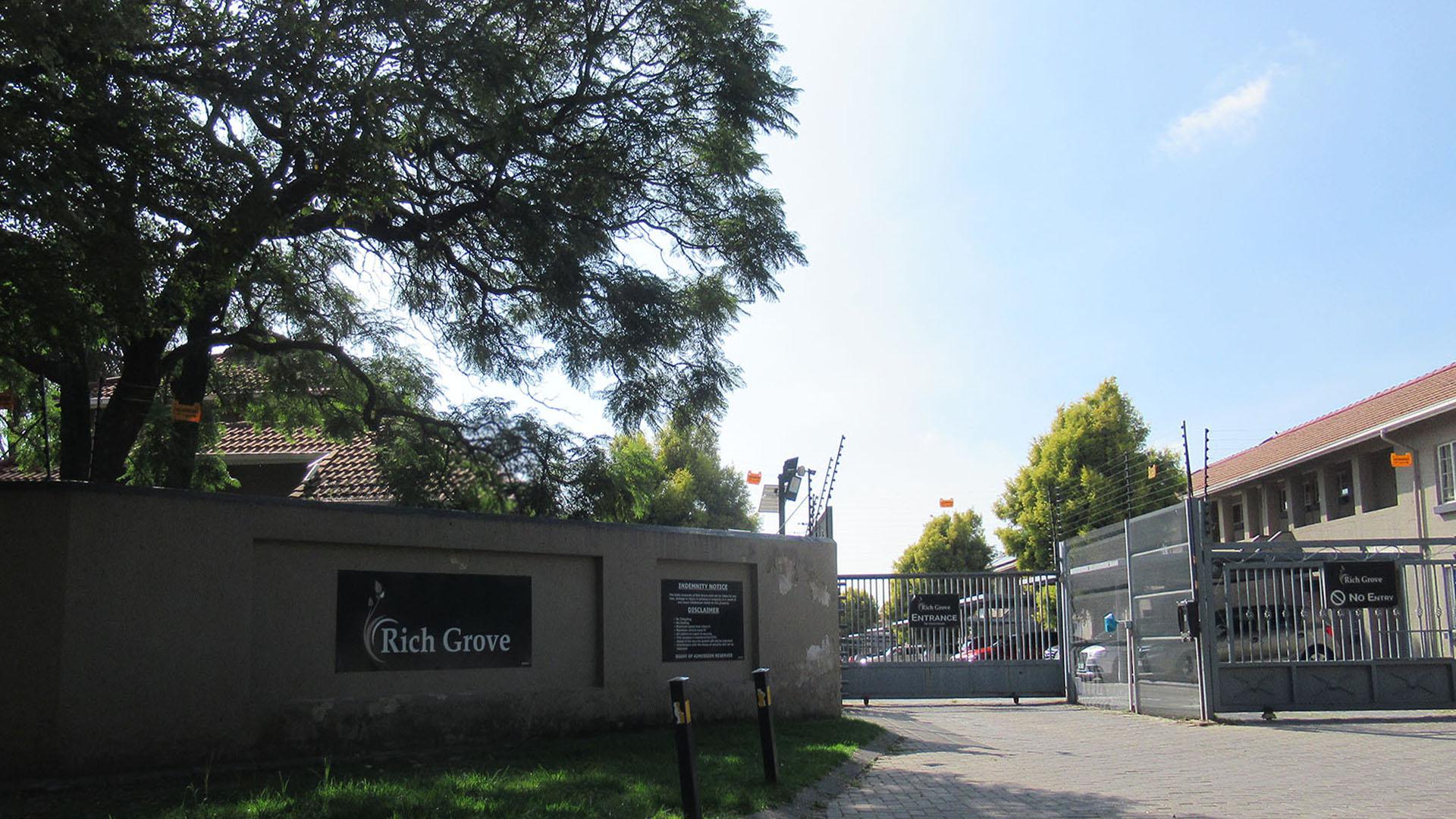 Front View of property in Eden Glen