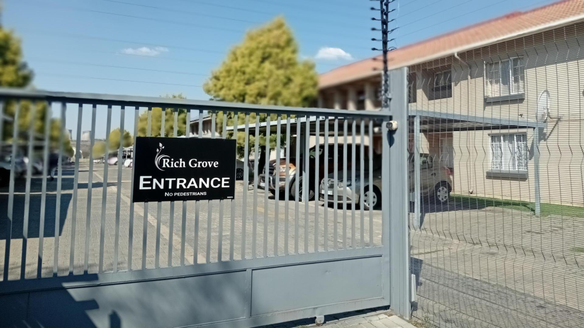 Front View of property in Eden Glen