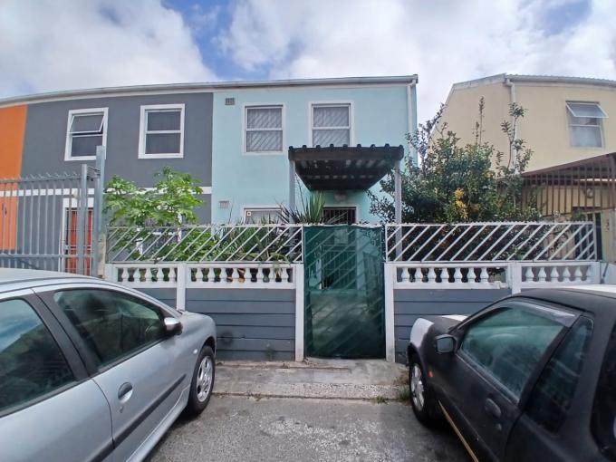 2 Bedroom House for Sale For Sale in Hanover Park - MR708730