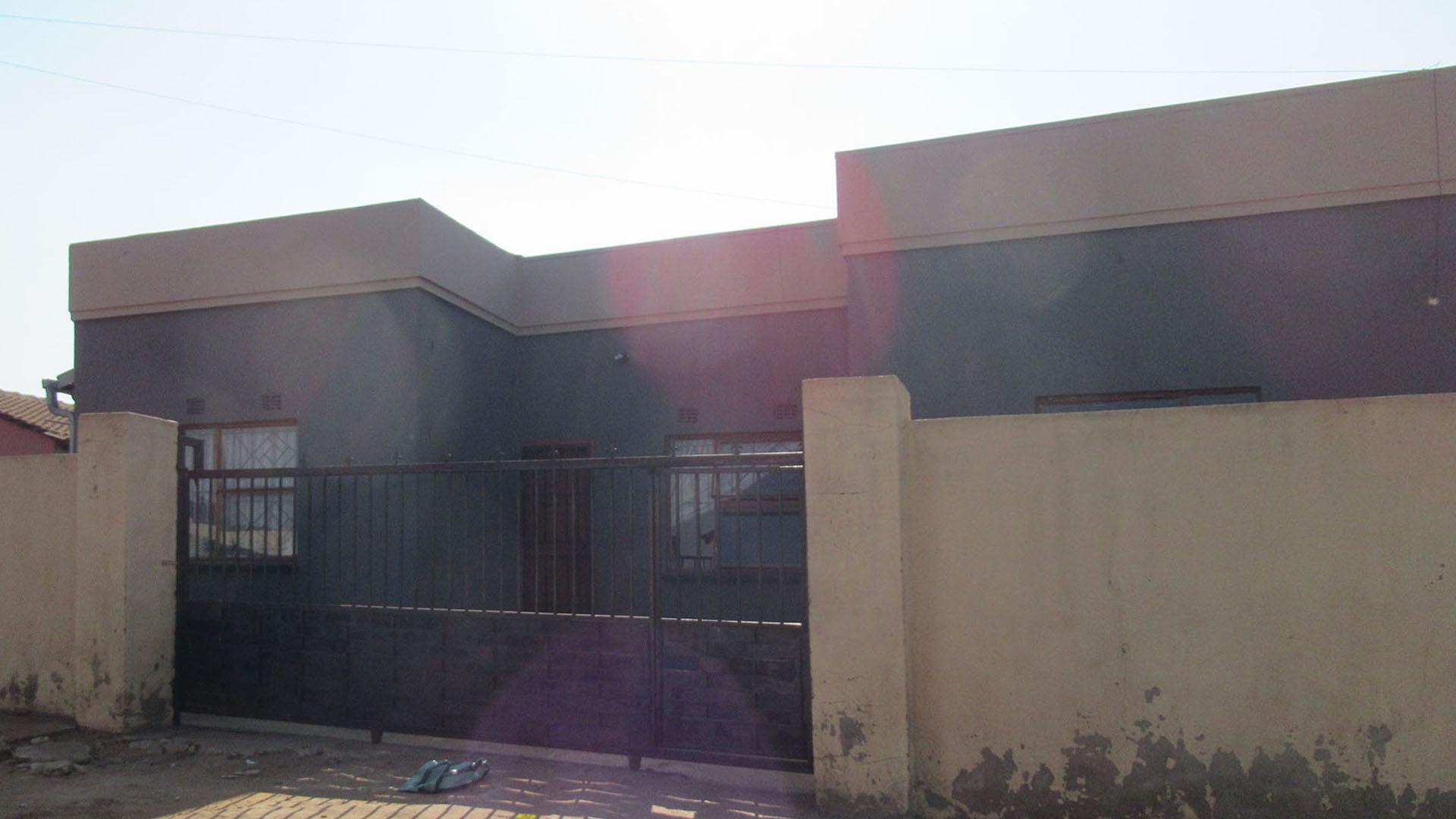 Front View of property in Likole