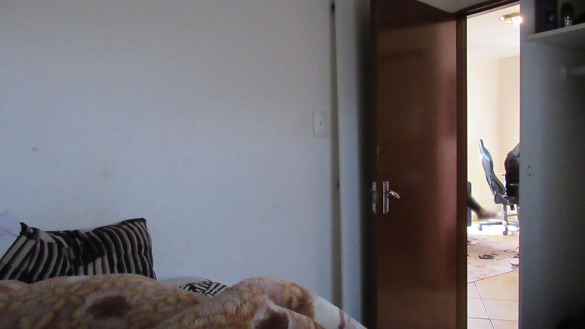Bed Room 1 - 6 square meters of property in Jabulani