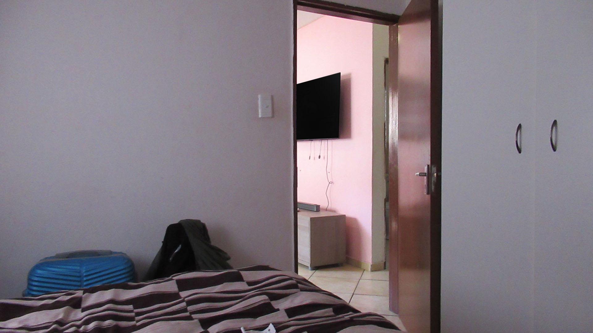 Bed Room 2 - 8 square meters of property in Jabulani